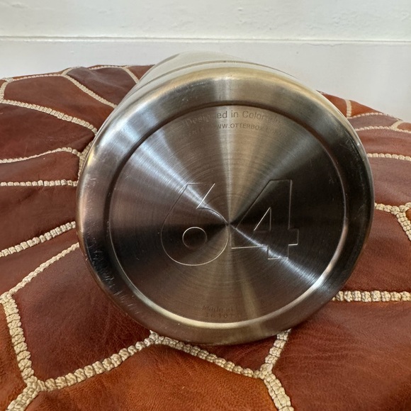 Otterbox Elevation Stainless Steel Growler 64 oz - Picture 2 of 5